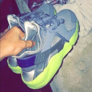 Nike Air Hurraches Shoes, 9/10 condition. Size 9.0